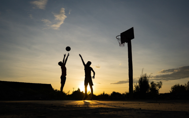 People playing basketball by Pixabay
